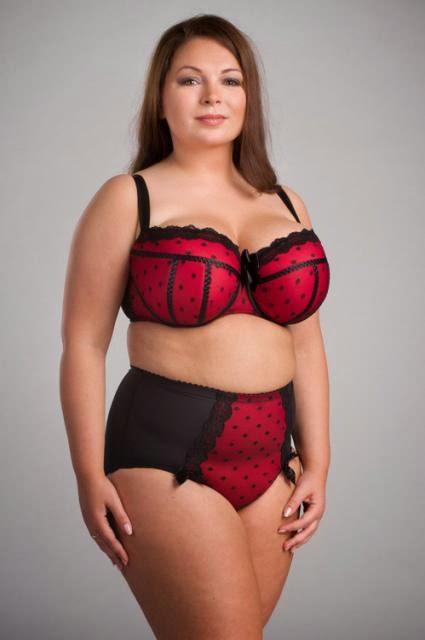 super horny. vollbusige Milf Lapdance auf der Bühne teased frequently because